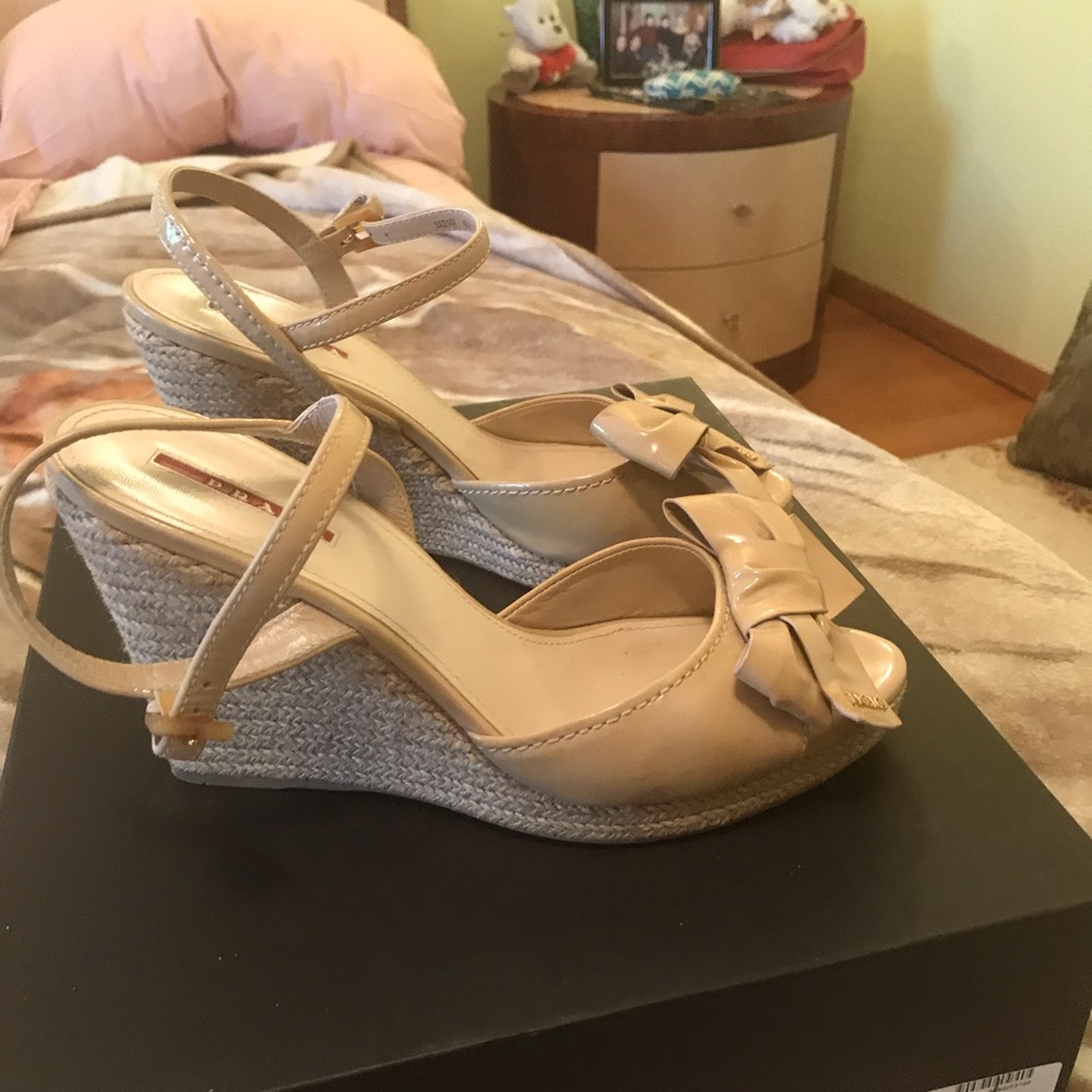 Prada wedges in nude color with a bow